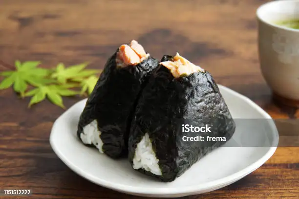 秋田　しょっぱい　鮭おにぎり